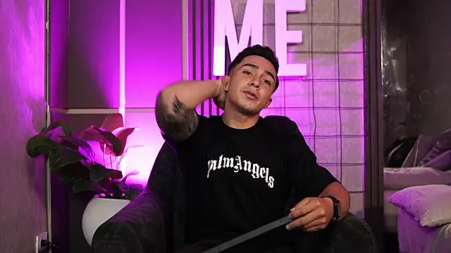 Snapshot of Ryan_Hunt chatting on October 13, 2025, 7:48 pm Ryan Hunt online show from October 13, 2025, 7:48 pm