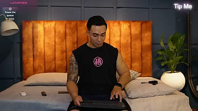 Snapshot of Ryan_Hunt chatting on October 14, 2025, 12:50 pm Ryan Hunt online show from October 14, 2025, 12:50 pm