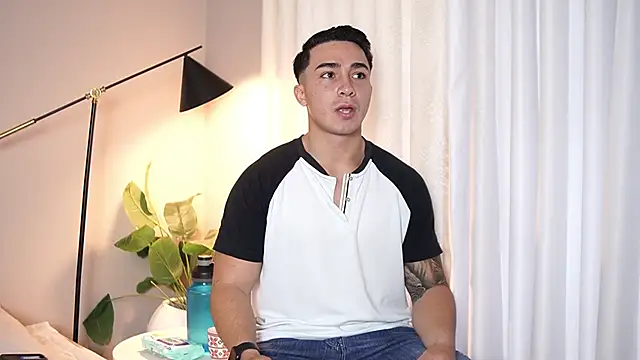 Snapshot of Ryan_Hunt chatting on October 28, 2025, 11:53 am Ryan Hunt online show from October 28, 2025, 11:53 am