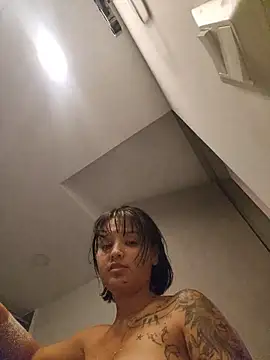 Snapshot of LorenRosse chatting on October 28, 2025, 11:25 pm LorenRosse online show from October 28, 2025, 11:25 pm