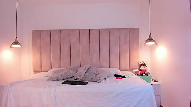 Julieta Jane online show from September 24, 2025, 3:46 am