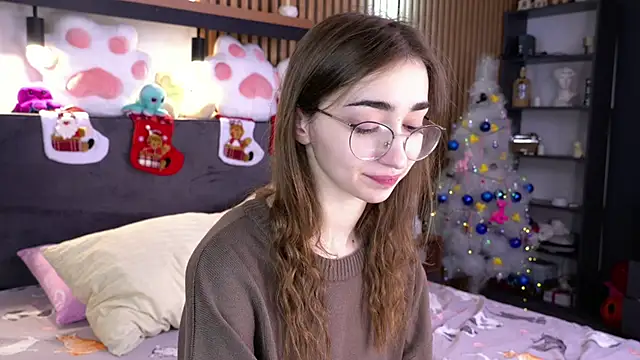 PollyBeev online show from November 30, 2025, 8:04 am