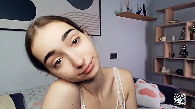 PollyBeev online show from October 3, 2025, 7:43 am