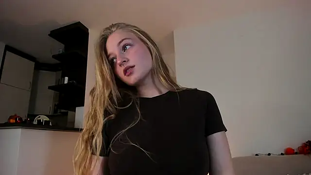 MiaMews online show from October 15, 2025, 3:09 pm