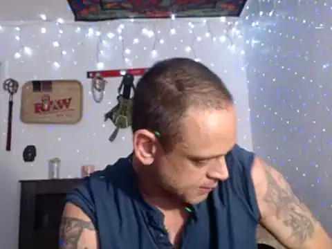 Snapshot of Buffshagswell chatting on March 21, 2025, 8:17 am Buffshagswell online show from March 21, 2025, 8:17 am