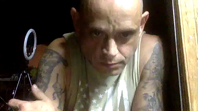 Snapshot of Buffshagswell chatting on October 9, 2025, 12:22 am Buffshagswell online show from October 9, 2025, 12:22 am