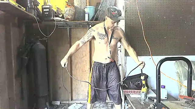 Snapshot of Buffshagswell chatting on October 1, 2025, 6:01 pm Buffshagswell online show from October 1, 2025, 6:01 pm