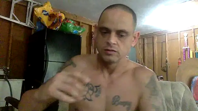 Snapshot of Buffshagswell chatting on October 6, 2025, 4:30 pm Buffshagswell online show from October 6, 2025, 4:30 pm