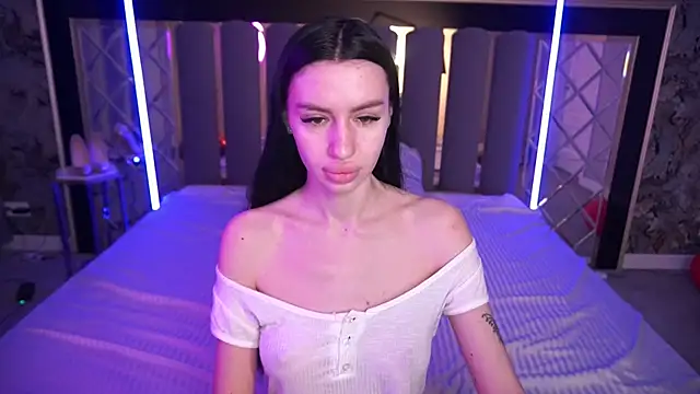 Snow WhiteeeX online show from March 9, 2026, 6:28 am