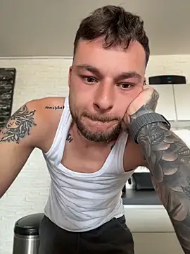 hottwoboys online show from June 11, 2026, 6:43 am