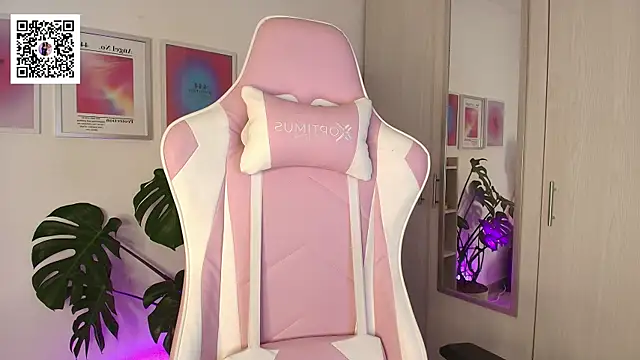 Snapshot of Liujunne2 chatting on September 10, 2025, 11:48 pm Liujunne2 online show from September 10, 2025, 11:48 pm