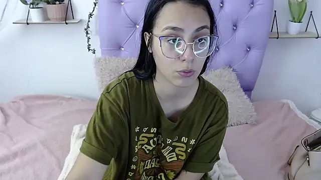 Snapshot of Freyja_01 chatting on September 26, 2025, 9:32 pm Freyja 01 online show from September 26, 2025, 9:32 pm