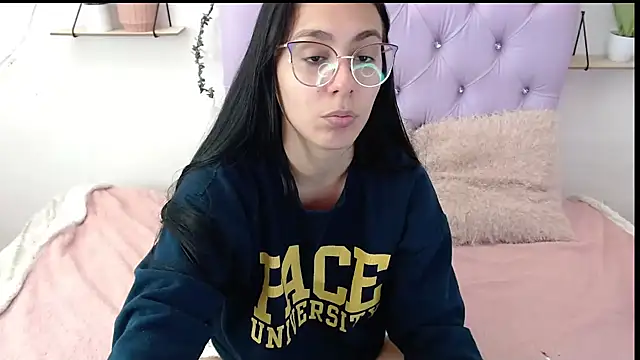 Snapshot of Freyja_01 chatting on October 1, 2025, 9:18 pm Freyja 01 online show from October 1, 2025, 9:18 pm