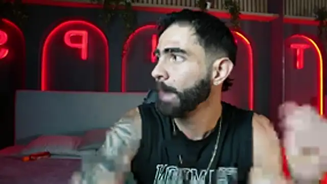 Snapshot of Austin_bolt chatting on October 15, 2025, 2:43 am Austin bolt online show from October 15, 2025, 2:43 am