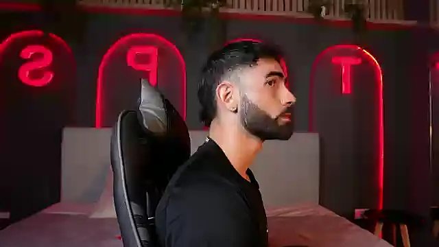 Snapshot of Austin_bolt chatting on October 31, 2025, 3:47 am Austin bolt online show from October 31, 2025, 3:47 am