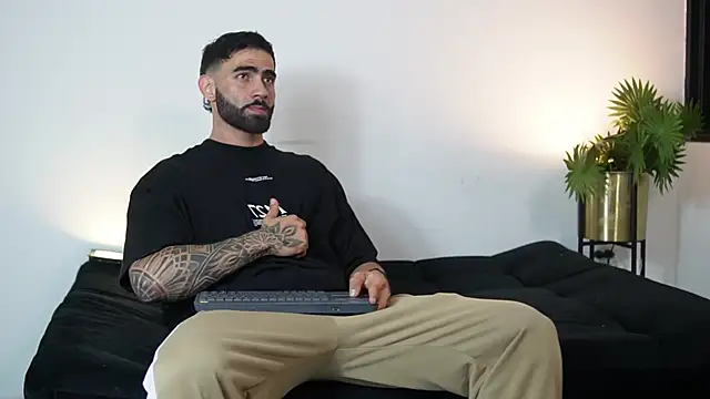 Snapshot of Austin_bolt chatting on October 13, 2025, 1:18 am Austin bolt online show from October 13, 2025, 1:18 am