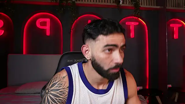 Snapshot of Austin_bolt chatting on October 18, 2025, 2:35 am Austin bolt online show from October 18, 2025, 2:35 am