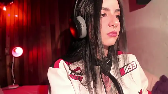 Snapshot of Alice_woodville chatting on November 10, 2025, 5:23 am Alice woodville online show from November 10, 2025, 5:23 am