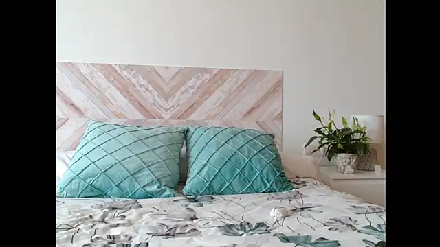 secretmuses online show from November 17, 2025, 11:14 am