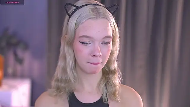  AlinaBailey online show from October 17, 2025, 8:06 am