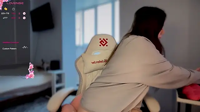 Emy jonesss online show from September 30, 2025, 3:23 am