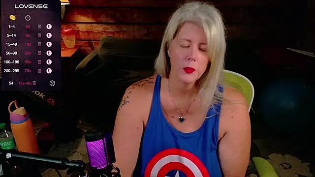 Snapshot of AliceHarlot chatting on October 1, 2025, 3:00 am AliceHarlot online show from October 1, 2025, 3:00 am