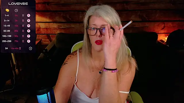 Snapshot of AliceHarlot chatting on September 18, 2025, 3:20 am AliceHarlot online show from September 18, 2025, 3:20 am