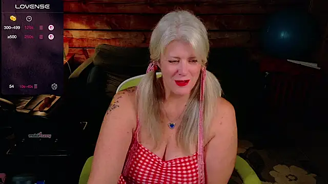 Snapshot of AliceHarlot chatting on October 7, 2025, 3:40 am AliceHarlot online show from October 7, 2025, 3:40 am