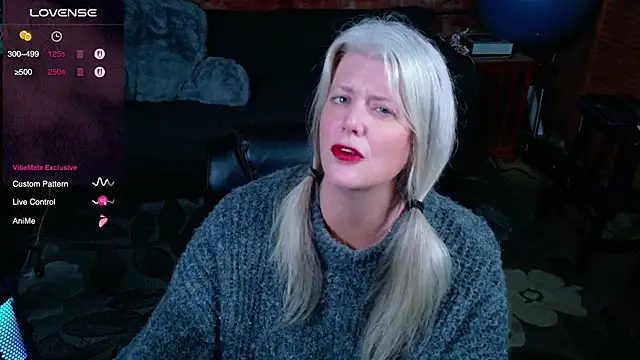 Snapshot of AliceHarlot chatting on October 16, 2025, 3:48 am AliceHarlot online show from October 16, 2025, 3:48 am