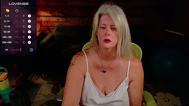 Snapshot of AliceHarlot chatting on September 30, 2025, 2:50 am AliceHarlot online show from September 30, 2025, 2:50 am