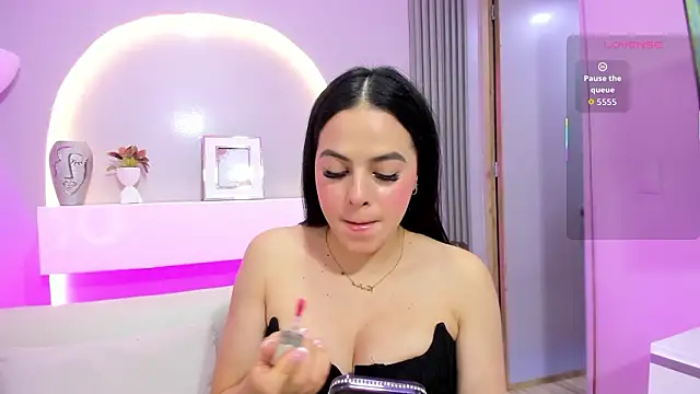 Snapshot of Sensual_Sophie_ chatting on February 20, 2026, 7:05 pm Sensual Sophie online show from February 20, 2026, 7:05 pm