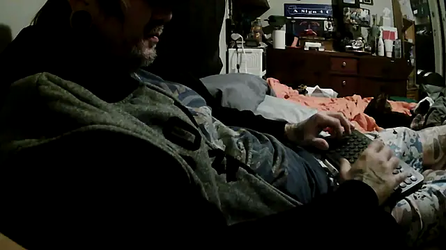 Snapshot of clitstitsandbongrips chatting on November 12, 2025, 11:25 am clitstitsandbongrips online show from November 12, 2025, 11:25 am