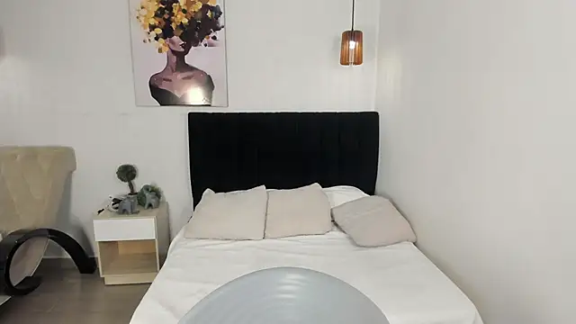 Snapshot of Scarlett__bell chatting on September 30, 2025, 1:28 pm Scarlett bell online show from September 30, 2025, 1:28 pm