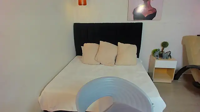 Snapshot of Scarlett__bell chatting on October 10, 2025, 1:34 pm Scarlett bell online show from October 10, 2025, 1:34 pm