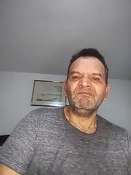 Snapshot of RogueTraveler chatting on October 11, 2025, 3:51 am RogueTraveler online show from October 11, 2025, 3:51 am