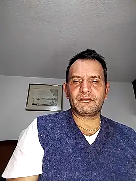 Snapshot of RogueTraveler chatting on October 30, 2025, 4:44 am RogueTraveler online show from October 30, 2025, 4:44 am