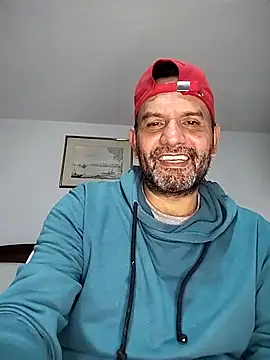 Snapshot of RogueTraveler chatting on October 1, 2025, 3:11 am RogueTraveler online show from October 1, 2025, 3:11 am