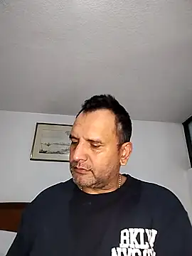 Snapshot of RogueTraveler chatting on October 17, 2025, 2:48 am RogueTraveler online show from October 17, 2025, 2:48 am