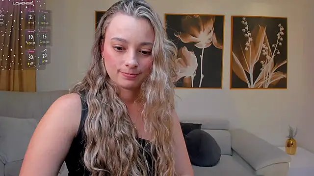 Snapshot of TiaraLawrence chatting on December 13, 2024, 11:17 pm TiaraLawrence online show from December 13, 2024, 11:17 pm