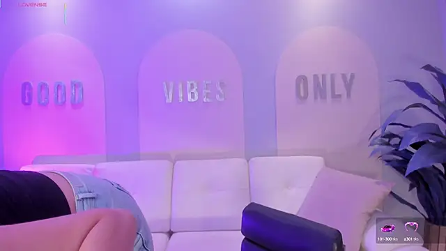 Snapshot of AmberFarrell chatting on September 23, 2025, 8:27 pm AmberFarrell online show from September 23, 2025, 8:27 pm