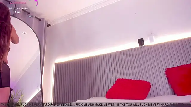 valentina lux online show from March 27, 2026, 7:37 pm