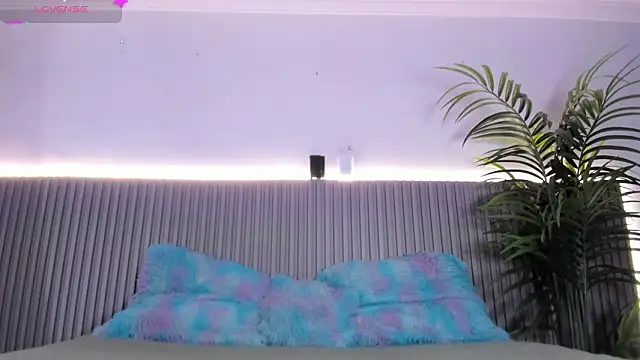 valentina lux online show from February 13, 2026, 7:14 pm