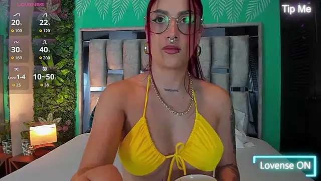 Darlyhooper1- online show from October 8, 2025, 11:45 am