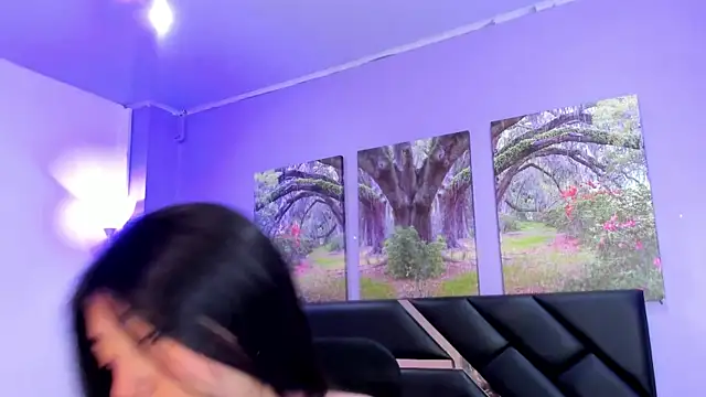 KimberlyVillaLobos online show from October 2, 2025, 11:35 am