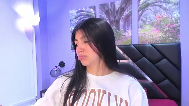 KimberlyVillaLobos online show from November 24, 2025, 11:32 am