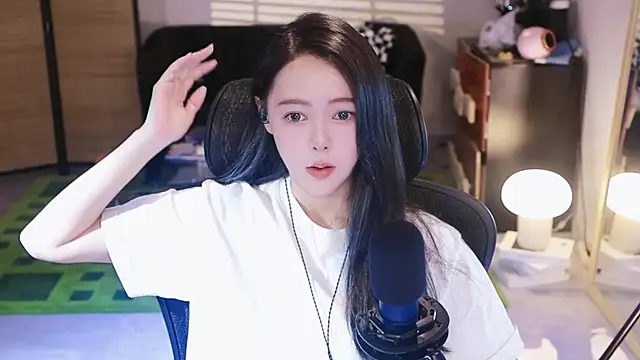 Snapshot of Roseonly_ chatting on October 22, 2025, 5:40 am Roseonly  online show from October 22, 2025, 5:40 am