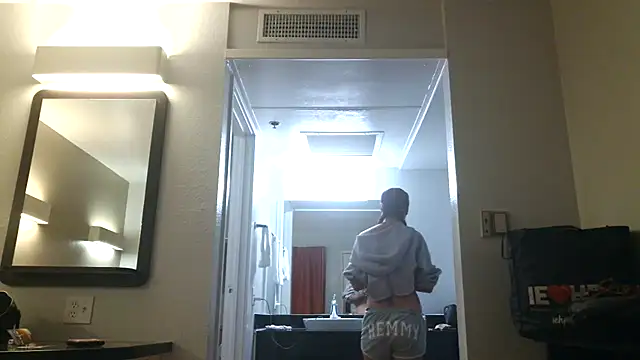 Snapshot of rileyraerhoads chatting on October 29, 2025, 12:59 pm rileyraerhoads online show from October 29, 2025, 12:59 pm