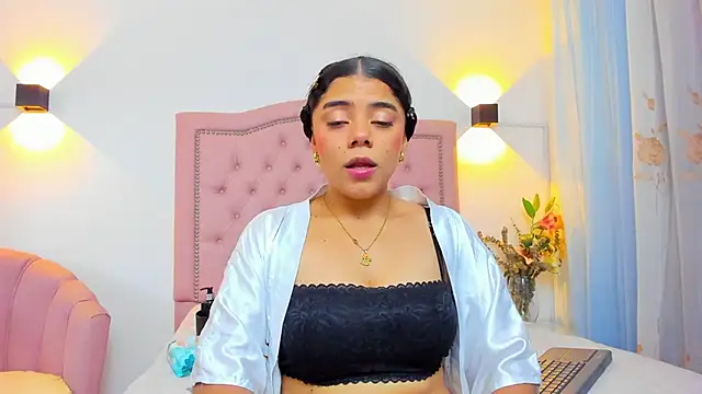 Snapshot of JulieeHabubu chatting on September 25, 2025, 3:12 am JulieeHabubu online show from September 25, 2025, 3:12 am