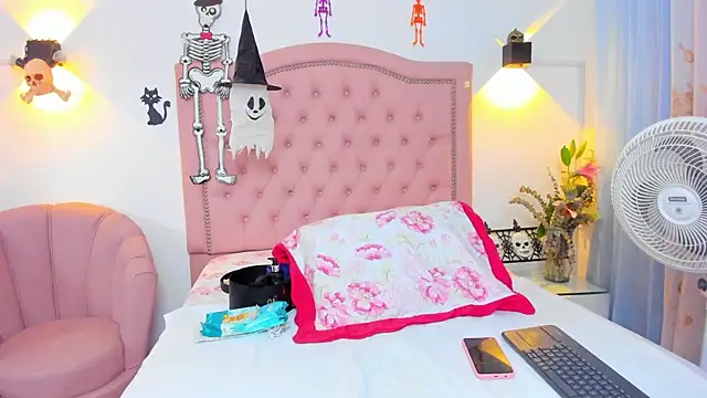 Snapshot of JulieeHabubu chatting on October 25, 2025, 3:49 am JulieeHabubu online show from October 25, 2025, 3:49 am