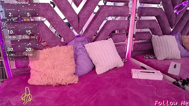 AliceWalker 11 online show from October 10, 2025, 8:20 pm